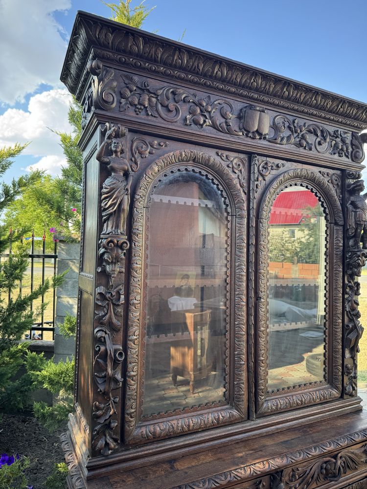 Vitrină/Bufet din lemn masiv sculptat manual – stil renascentist