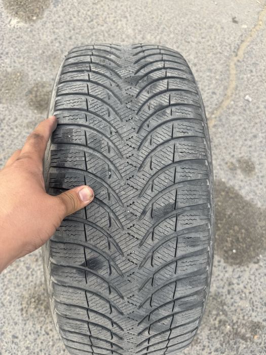 Шины зимний 2 шт хорошом состояний