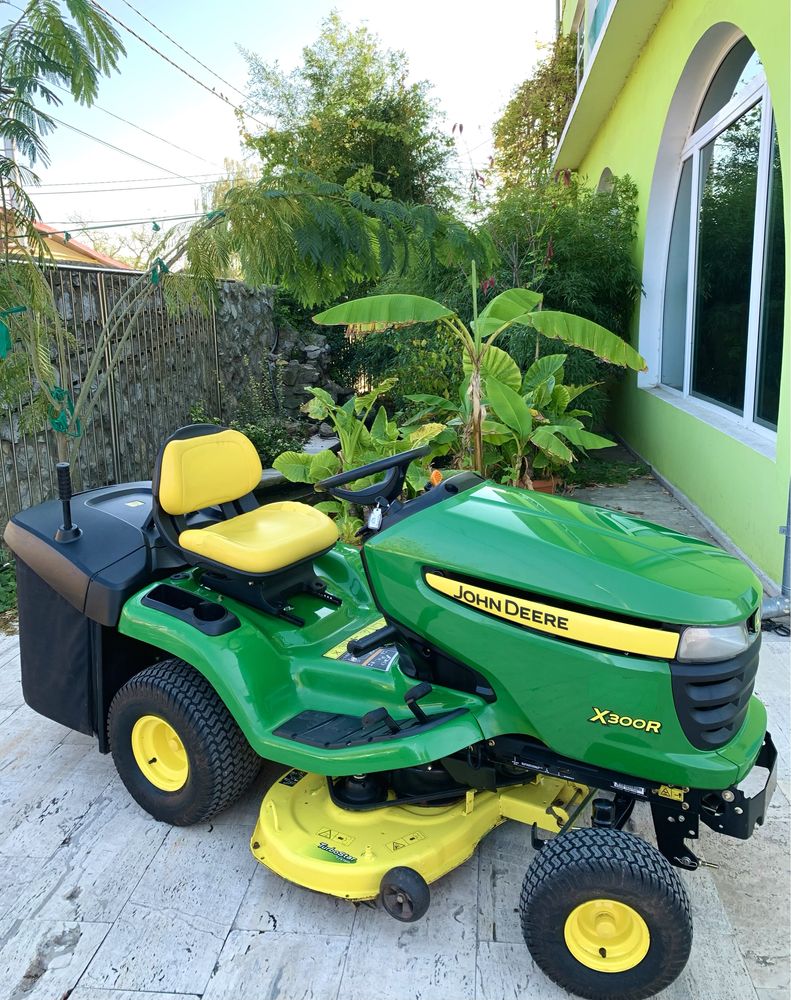 Tractoras de tuns iarba John deere Kawasaki V2 Funyirotraktor