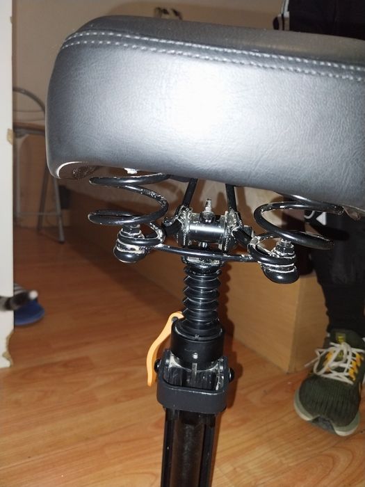 Седялка за kukirin g2 pro много запазена с бълтове в комплект.