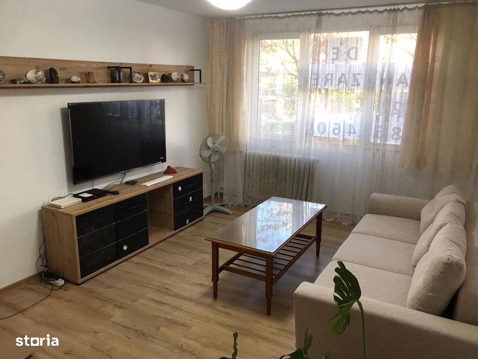 Apartament 3 camere decomandat et 2 din 4 cu 2 apartamente pe palier .