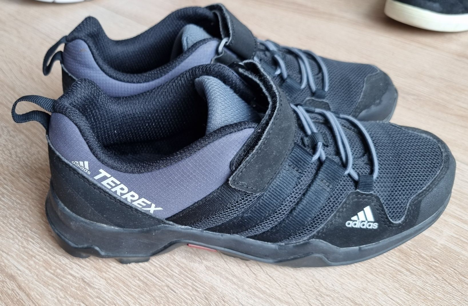 Треккинговые кроссовки addidas TERREX р.33