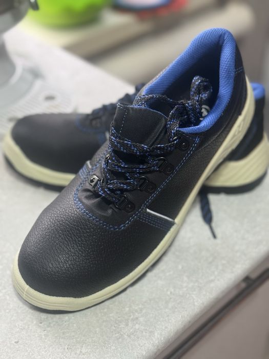 Продам спец обувь