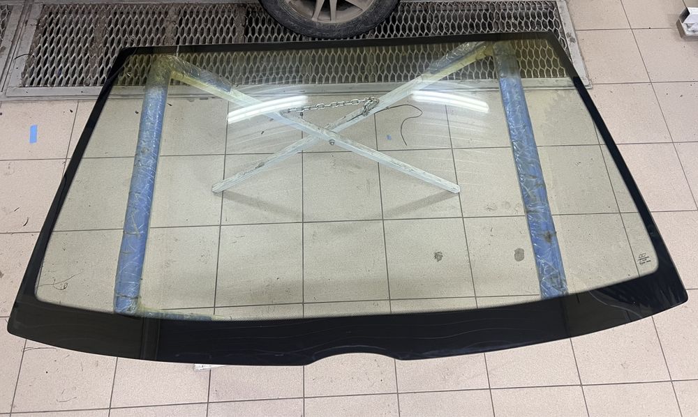 Автостёкла лобовые Б/У