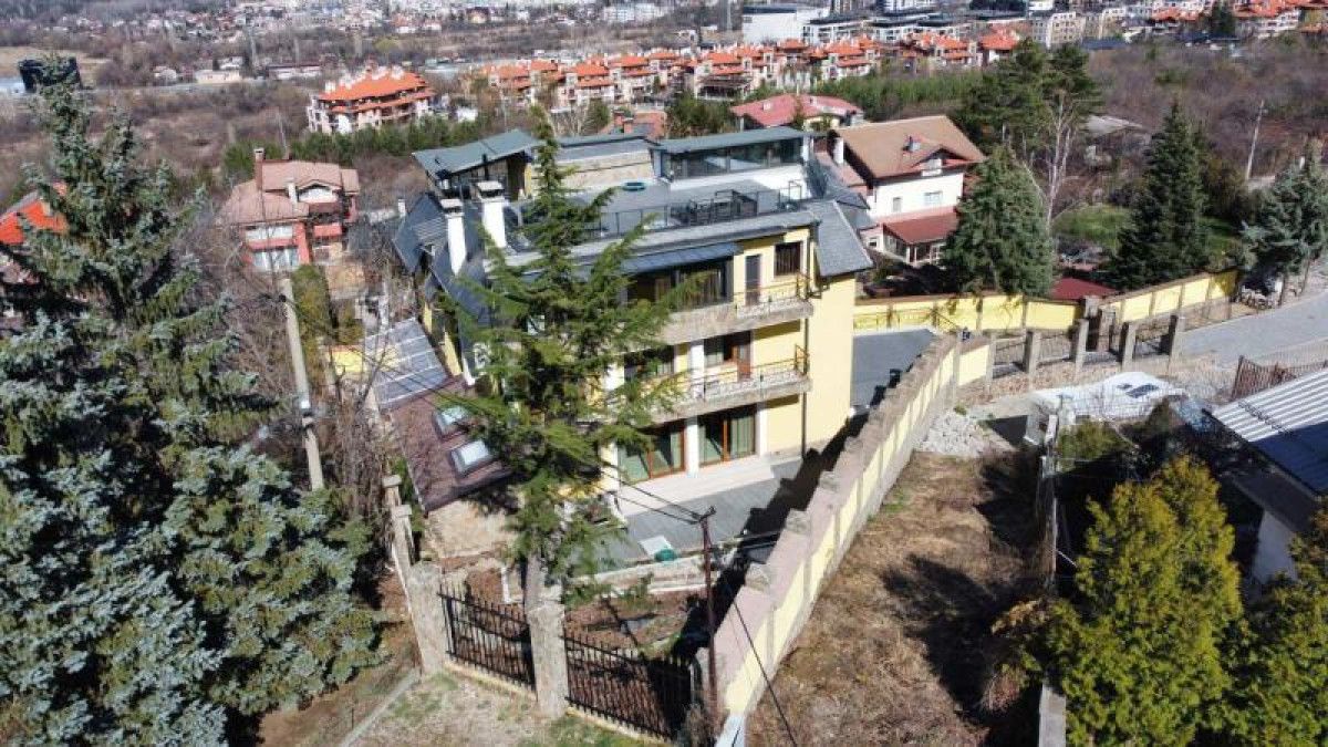 Сграда 1400м2 в Драгалевци наемпродажба за клиника, офис, посолство