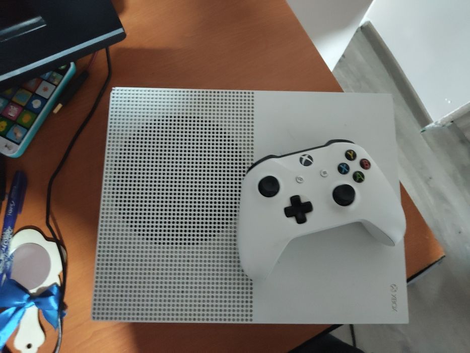 Vând Xbox one s 500gb