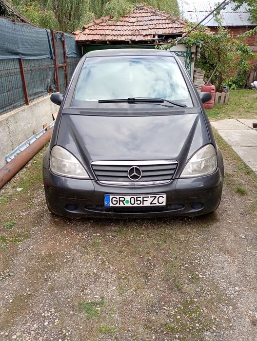 Mercedes a clas,cea neagra DIZEL și cea roșie benzina
