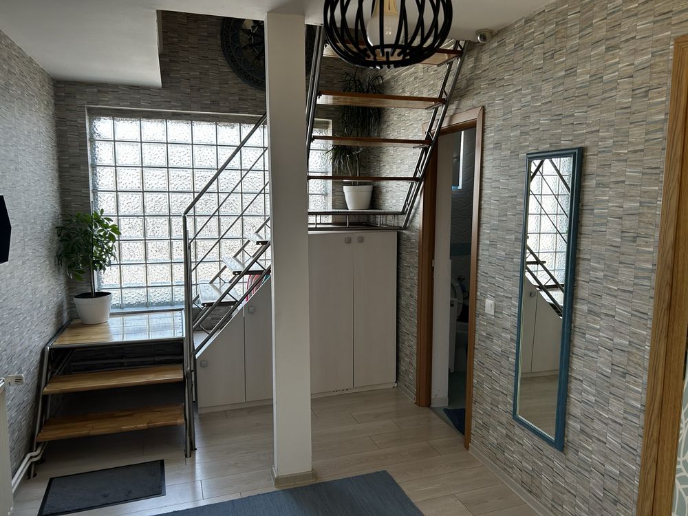 Vand sau inchiriez depozit, hala metalica, service si casa plus anexe