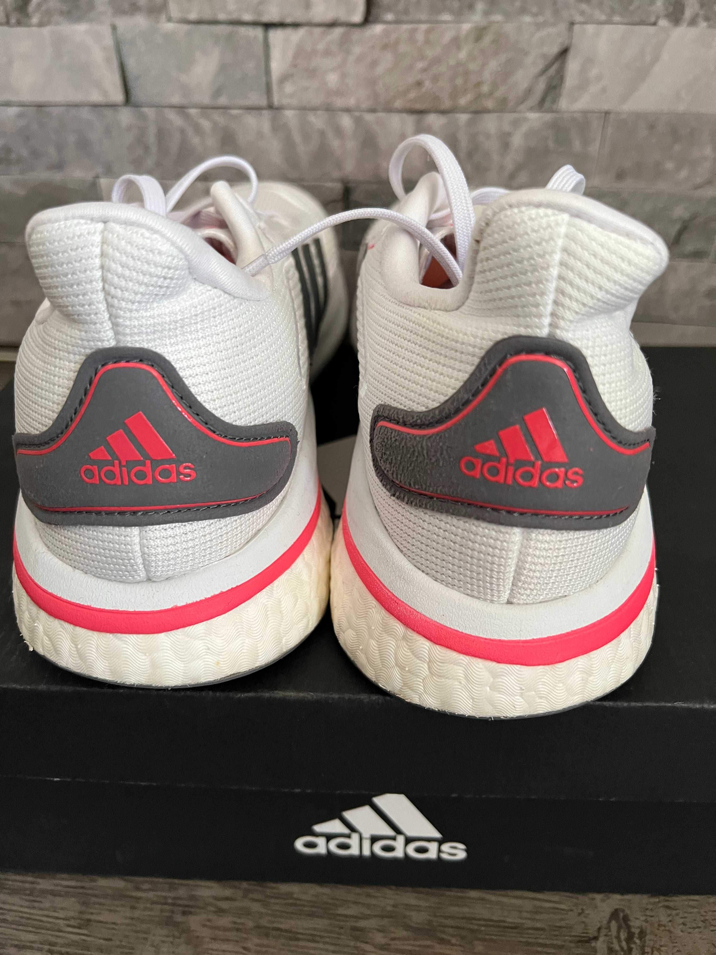 Нови , оригинални маратонки Adidas