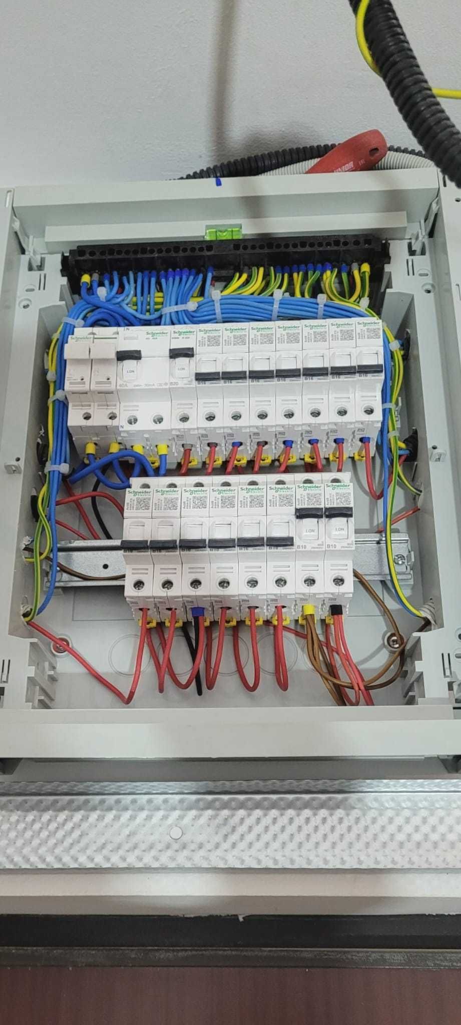 Electrician cu experiență