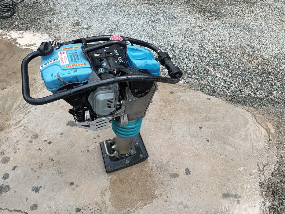 Inchiriez mai compactor berbec ghilotina placa compactoare picamer