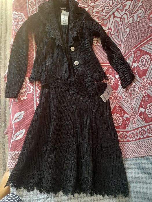 Продаю костюм с юбкой