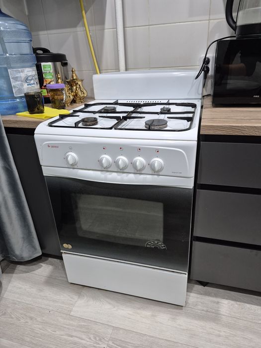 Продам газ плиту