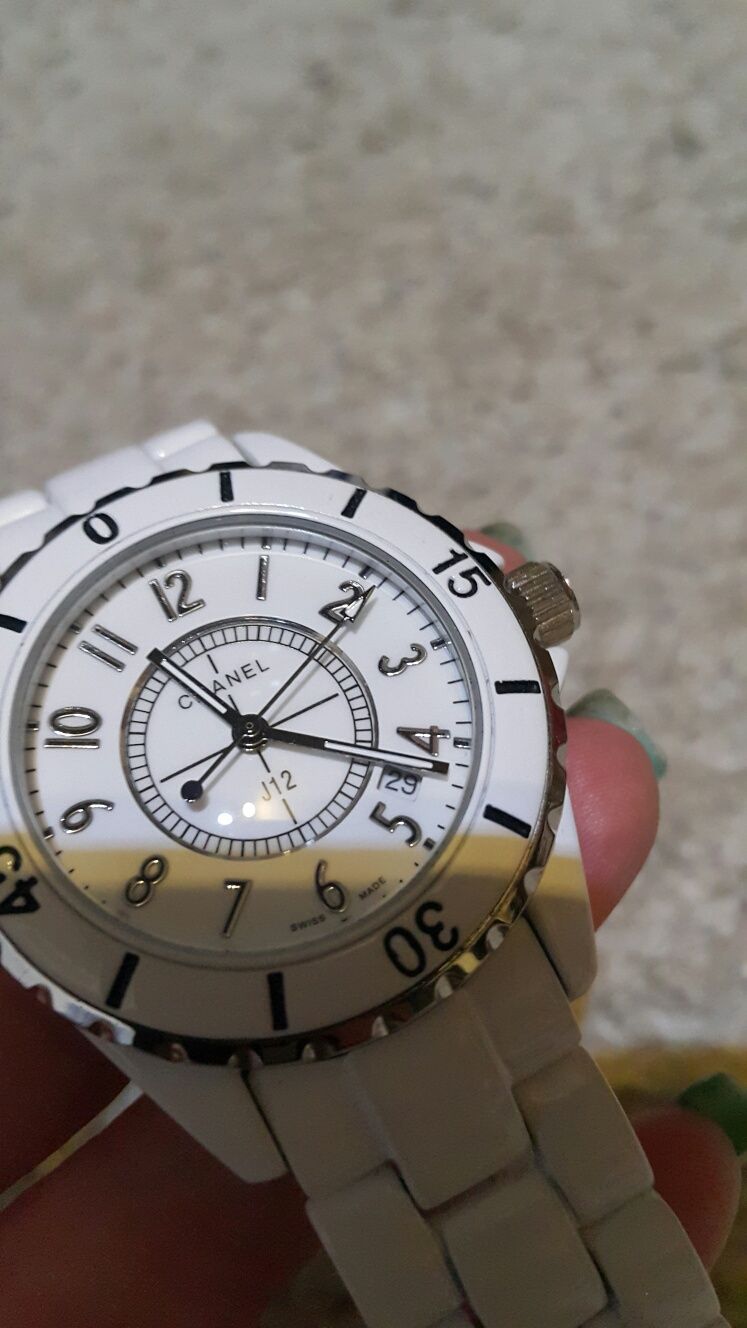 Chanel j12, Часовник, Часовници