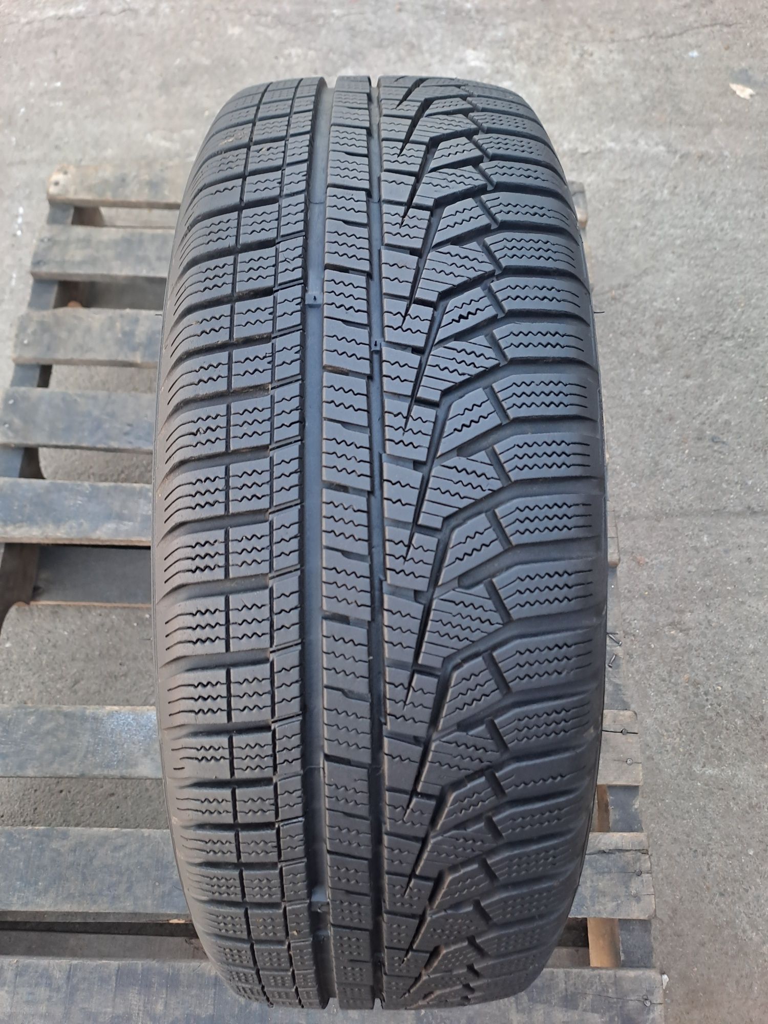 1бр. Зимна 205/60/16 Hankook