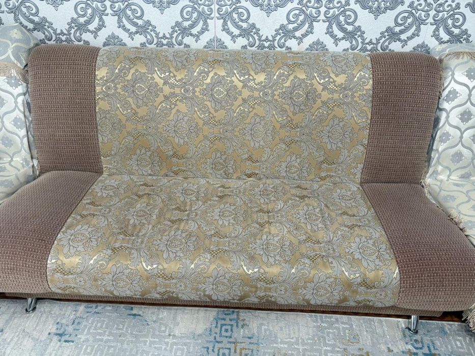 Диван старый,самовывозом забираете