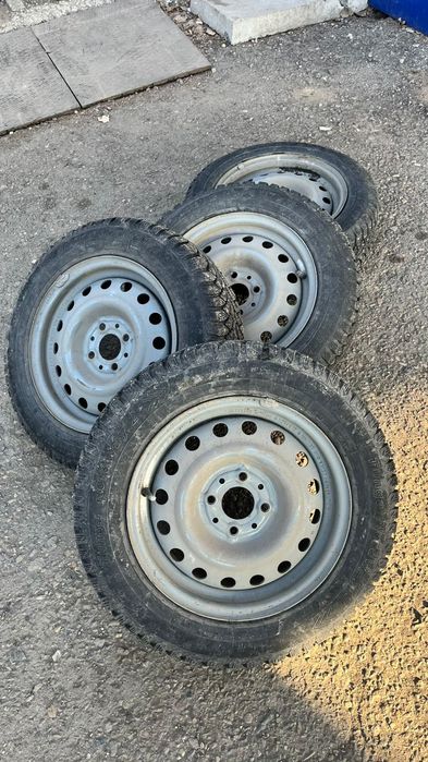 Резина с дисками Штамповных диски R14 отличный состояние оригинальный