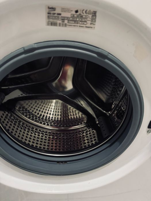 Продам рабочую стиральную машинку