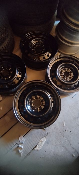 Продам штампованные диски R16 5/105