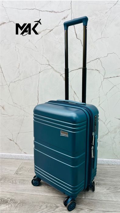 Чемодан на колесиках