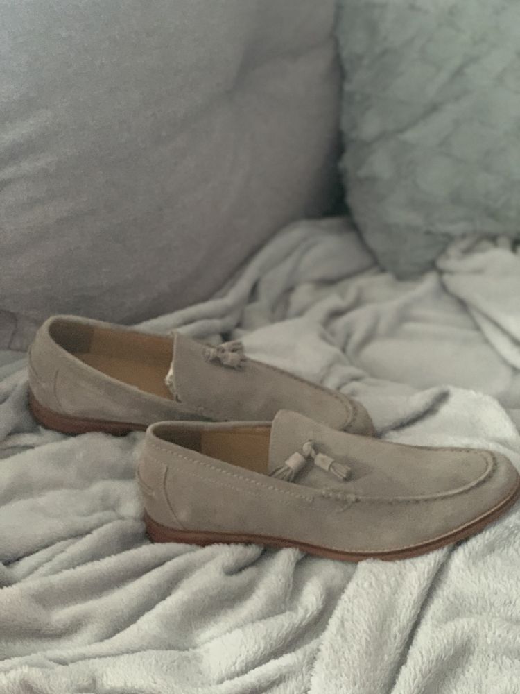Vand pantofi din piele