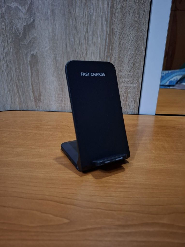 Încărcător Wireless Fast Charge 15W – Compatibil iPhone & Samsung