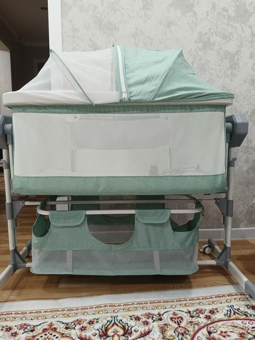 Продам прикроватную люльку-качалку на пульте управления.