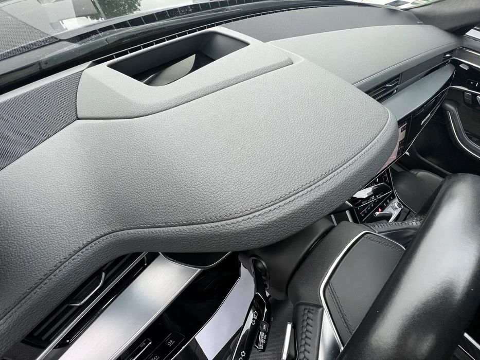 Audi A8 55TFSI на части