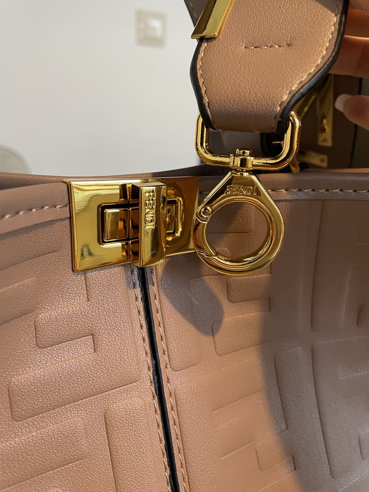 Намаление Нова чанта Fendi от Естествена кожа