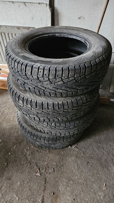 Продам зимнюю резину, 225/70 R16
