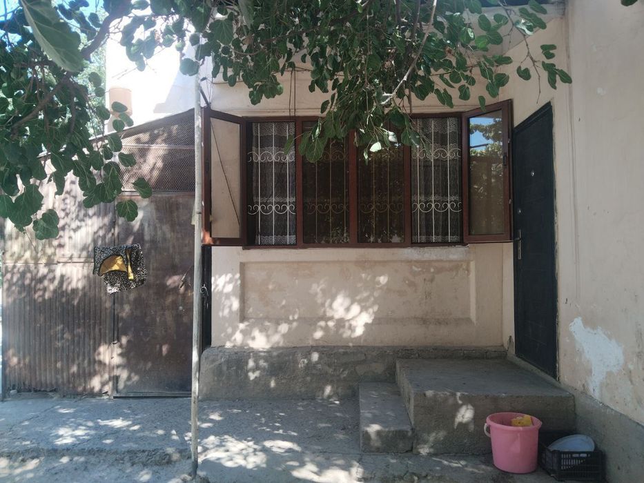Uy dom 2 xonali baʼzi jixozlar qoladi