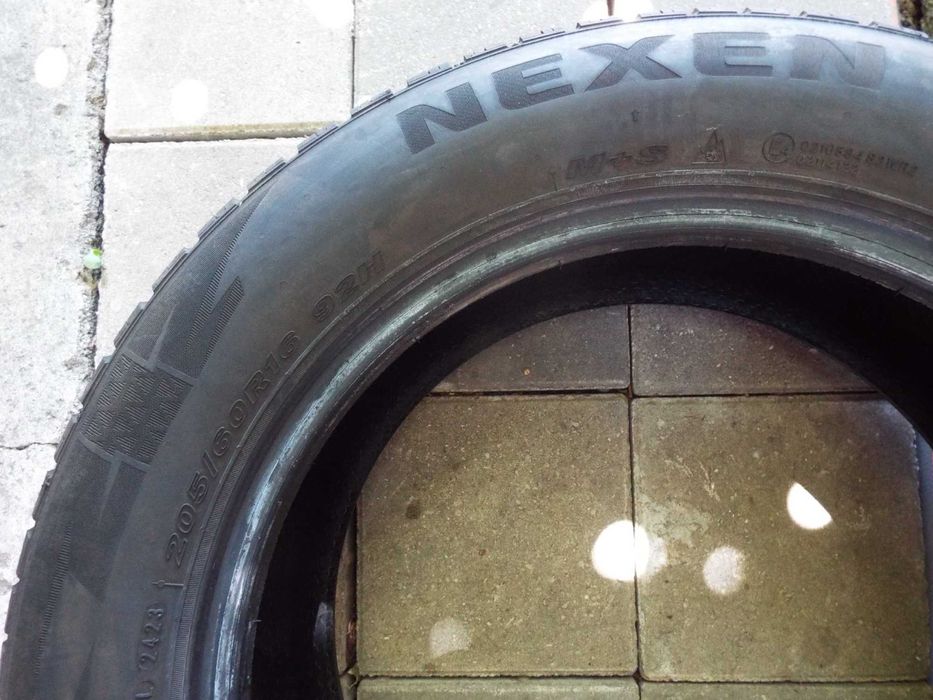 vand 4 anvelope de iarna 205/60/16 nexen [aproape noi]pret 600ron