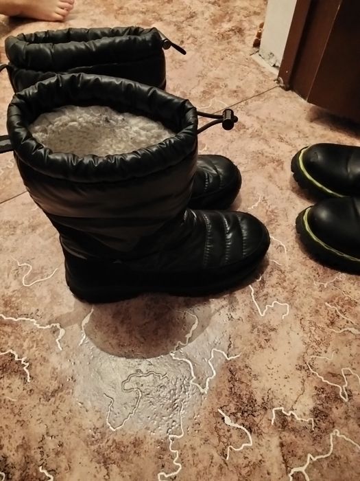 Етік сатылады 1еу қыстық 1еуі күздік. Продам сапоги: 1 зимние, 1осенни