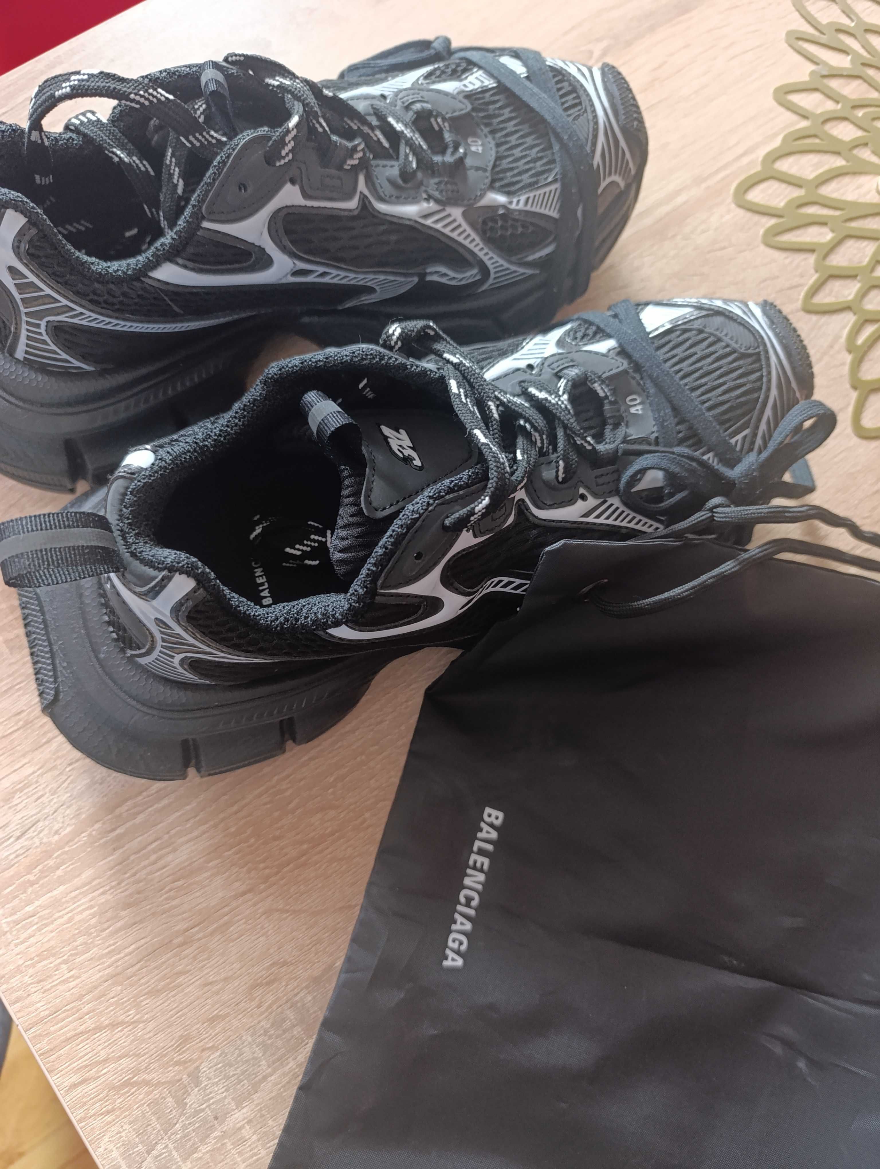 Маратонки Balenciaga Нови