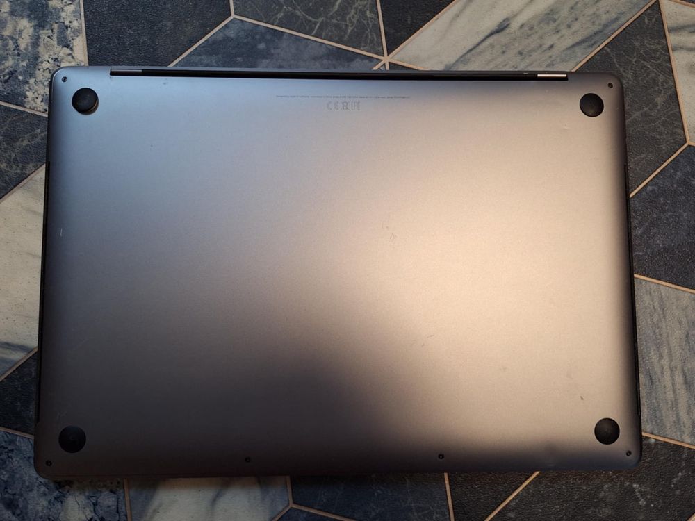 Продавам MacBook Pro 15inch i9 2019