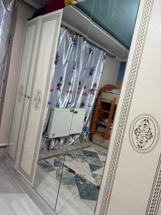 Продам шкаф-купе в классическом стиле