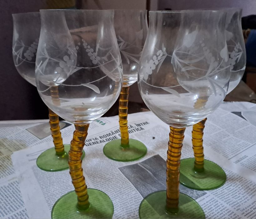 5 pahare vin sau sampanie