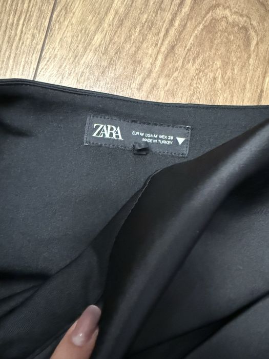 Сатенен топ от Зара