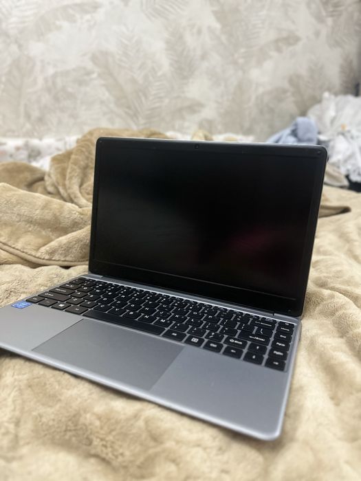 продам ноутбук  не включается