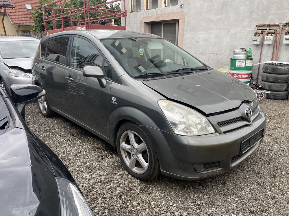 Dezmembrez Toyota corola verso2.0 116cp sau 2.2 D-CAT 177 cp