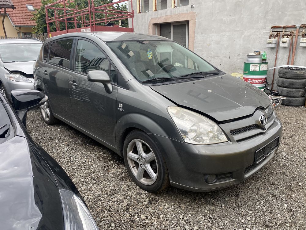 Dezmembrez Toyota corola verso 2.2 D-CAT 177 cp