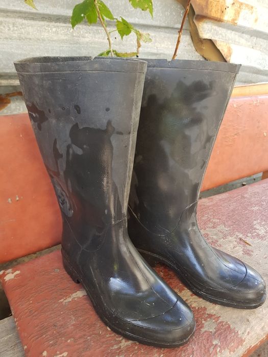 Резиновые  сапоги длинные