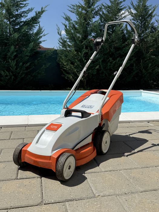 Masină electrică  de tuns iarba