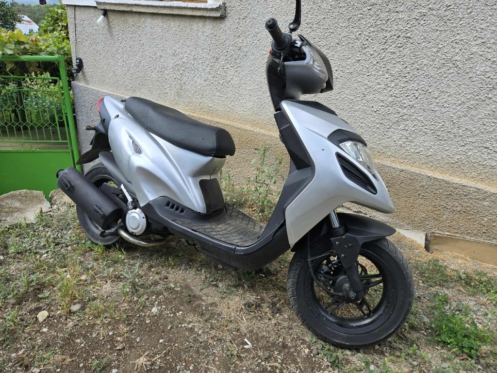 Експлорер 49cc. Скутер