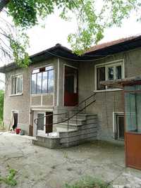 Къща с двор с. Раданово