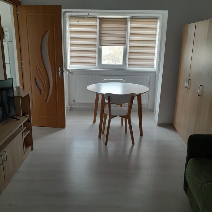 Închiriez garsonieră