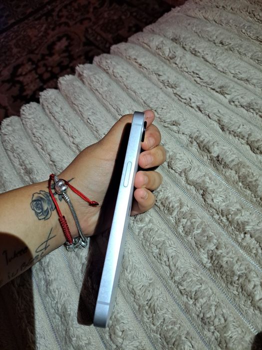 Iphone 16 e alb.