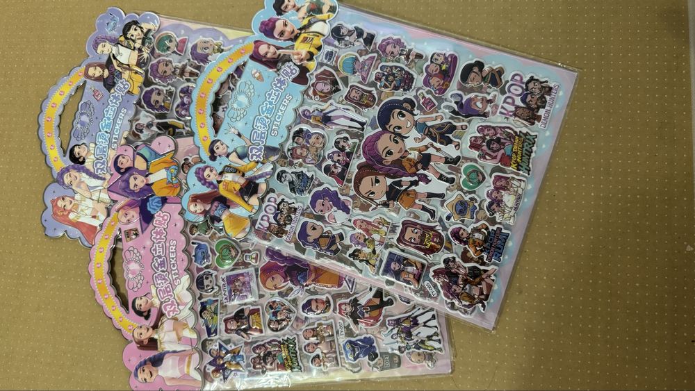 Наклейки Huntrix Охотницы на демонов Мира Руми Зои