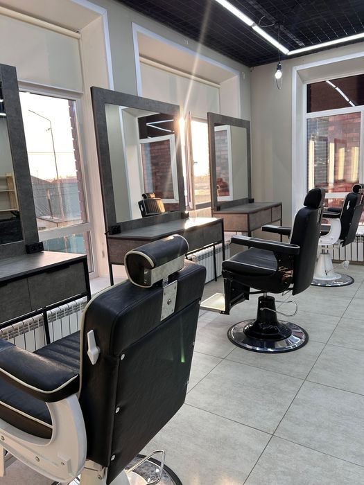 Сдам кресло и парикмахерский стол