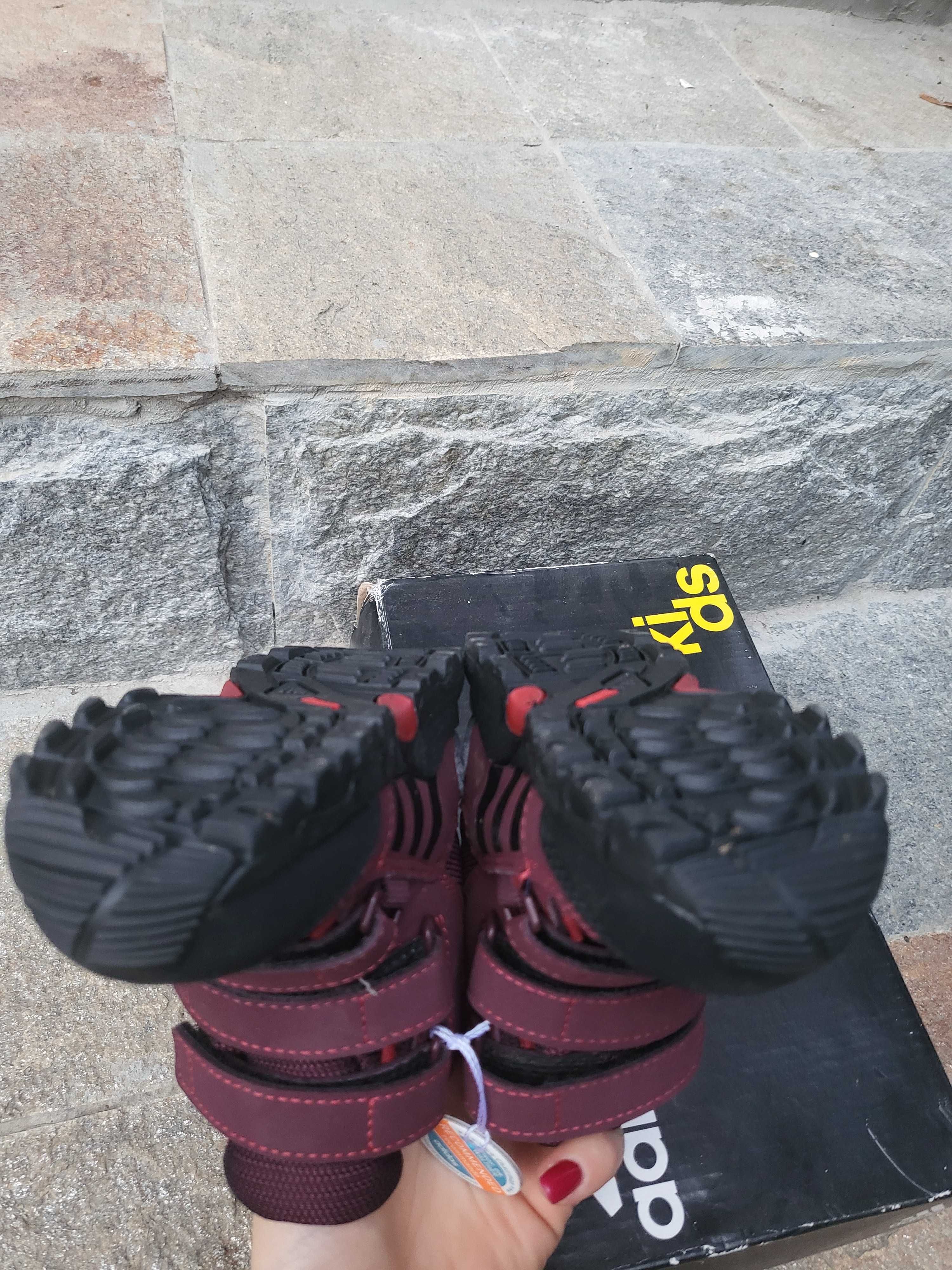 Нови! Adidas  ботушки 23 номер